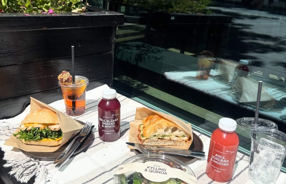 Lagkagehuset juice og frokost