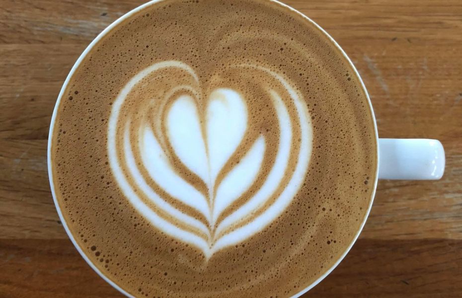 Kaffe med latteart fra Behag Din Smag (kaffebarer i aalborg) 
