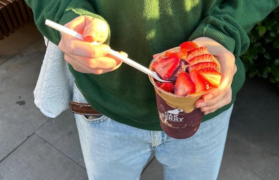 Glutenfrie retter med açaí bowls med friske toppings